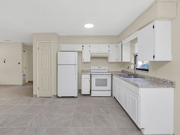 4th image of 275 Carson Ave