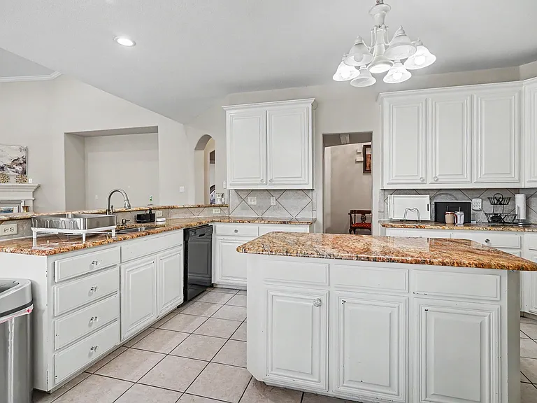 8660 Lariat Cir — Photo 13