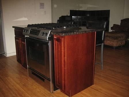 3rd image of 1443 N Washtenaw Ave APT 1R