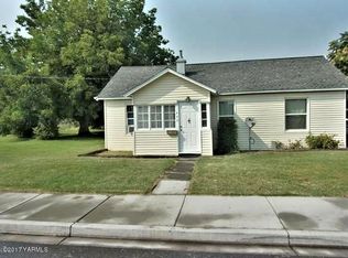 403 W 3rd St, Grandview, WA 98930