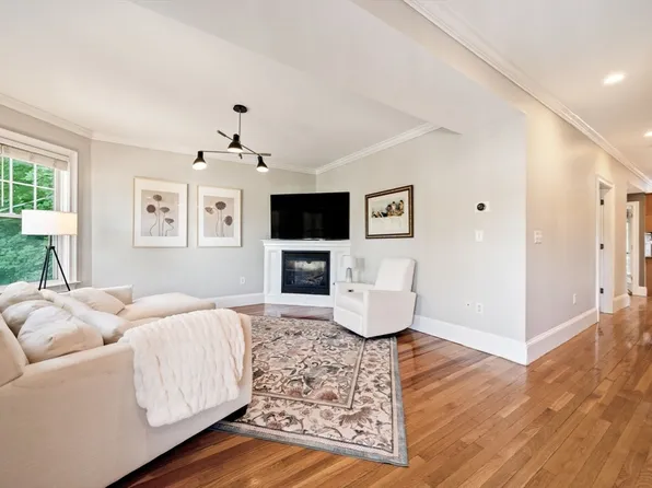 296 Savin Hill Ave #2, Dorchester, MA 02125