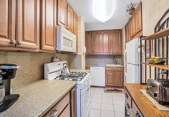 3rd image of 90 Beekman St APT 6H