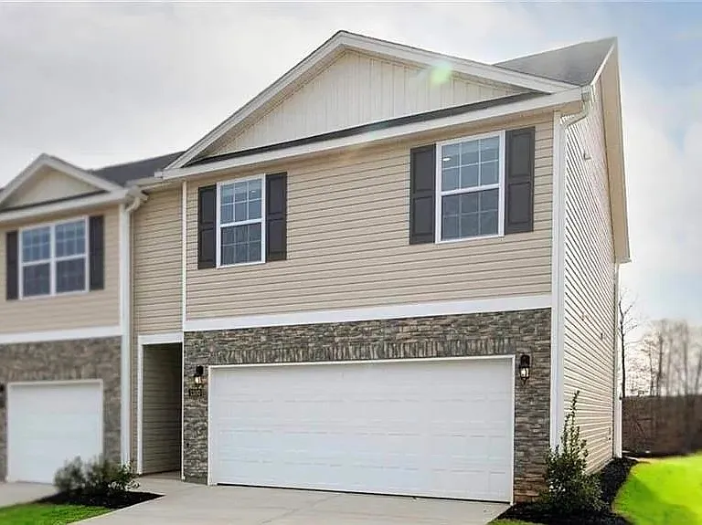 1320 Maltese Ln — Photo 1