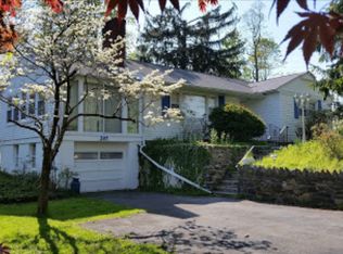 307 Sunset Hill Rd E, Fishkill, NY 12524