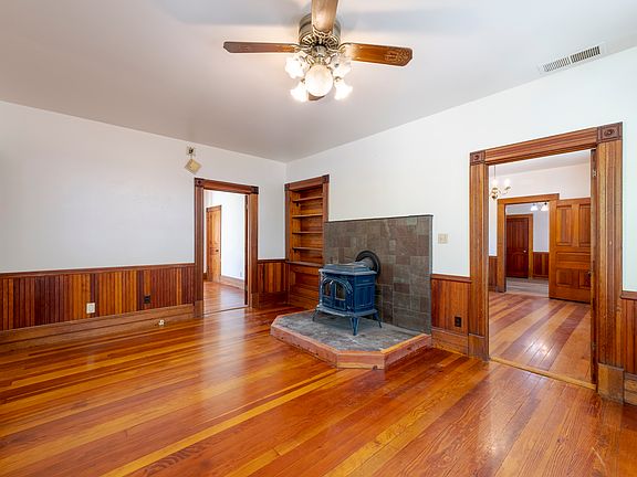 4th image of 444 S Auburn St