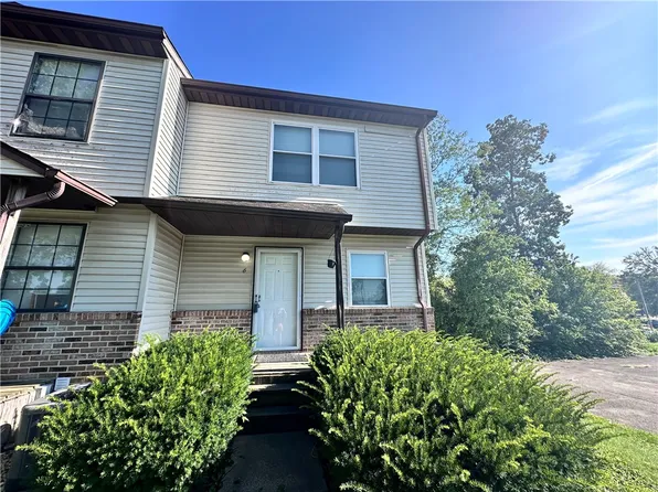 950 Edgar Dr APT 6, Charleston, IL 61920