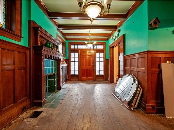5th image of 126 Stratford Ave