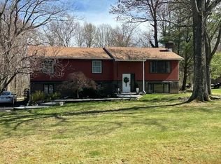 30 Mountain Pass Rd, Hopewell Junction, NY 12533