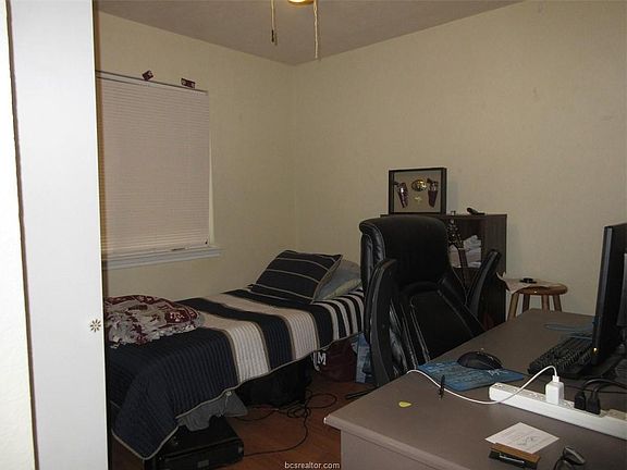 2nd image of 807 Val Verde Dr