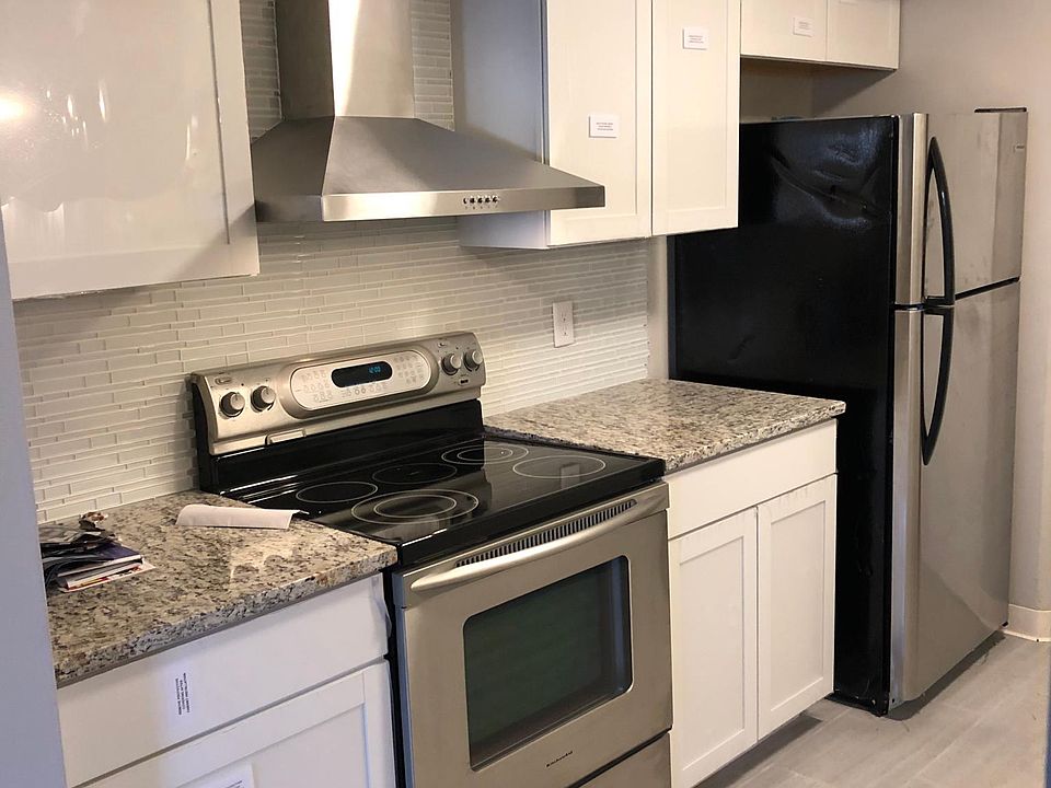 1st image of 4802 Oakwood Trl