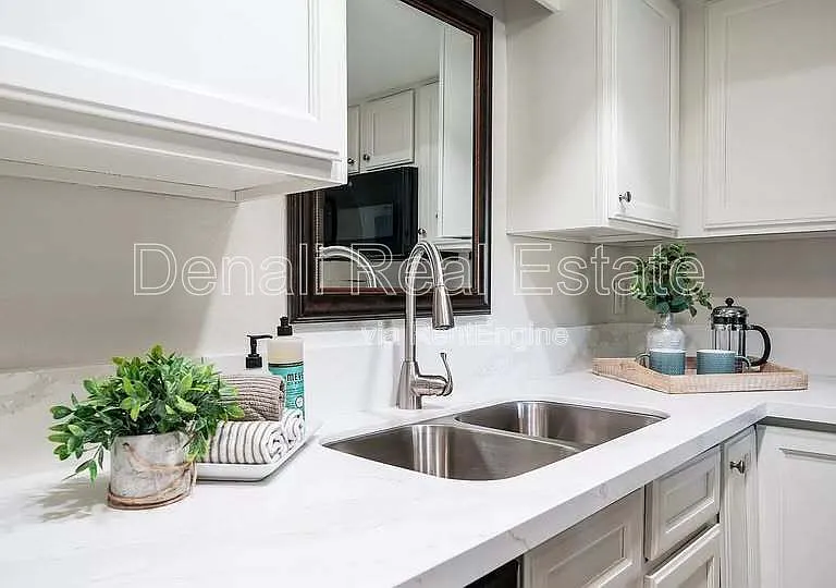 1329 S Mitchell Dr — Photo 4