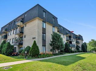 7301 Willow Springs Rd APT 406, Countryside, IL 60525