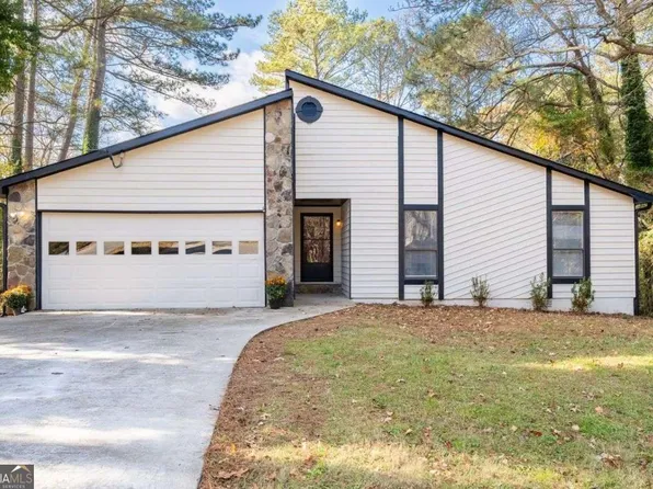 3193 Deshong Dr, Stone Mountain, GA 30087