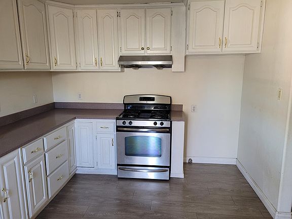 4th image of 1801 W Foster Ave