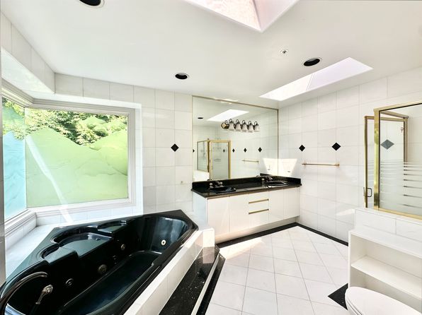 6 bedroom rental in Vancouver — photo 21
