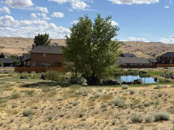 425 Little Lake Rd, Maupin, OR 97037