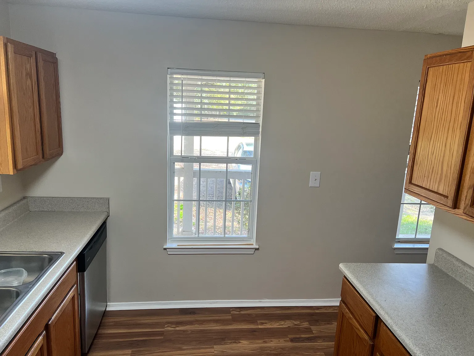 3 bed, 1350 sqft, $2,000 — Photo 2