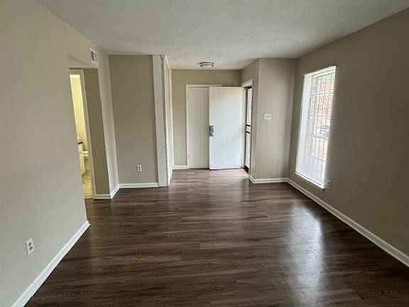 3rd image of 5595 Apple Blossom Dr