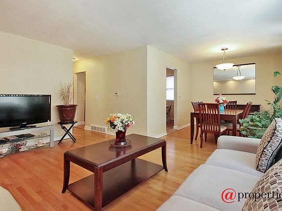 Living Room / Dining Room