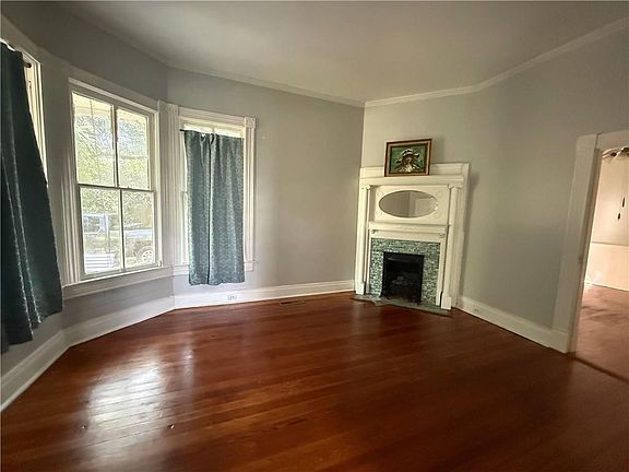 4th image of 352 S Ann St