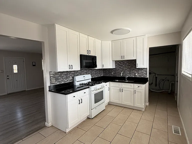 145 Fairwood Dr — Photo 4