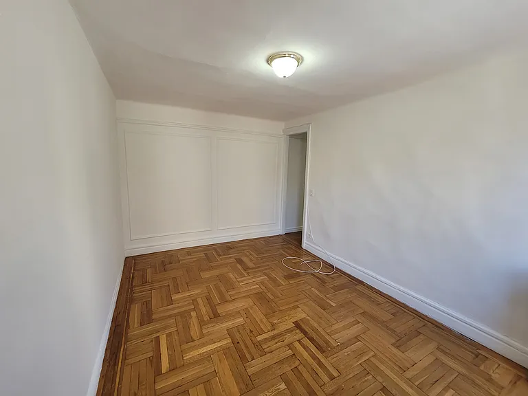 2305 Creston Ave #3B — Photo 3