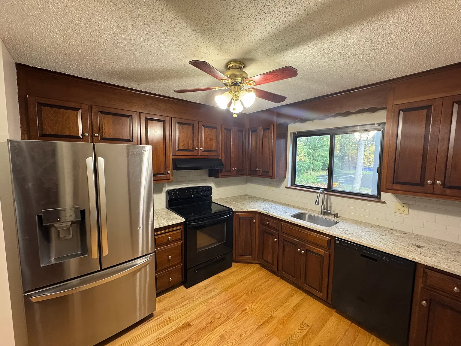 2 bed, 2.5 bath, 1200 sqft, $2,150 — Photo 2