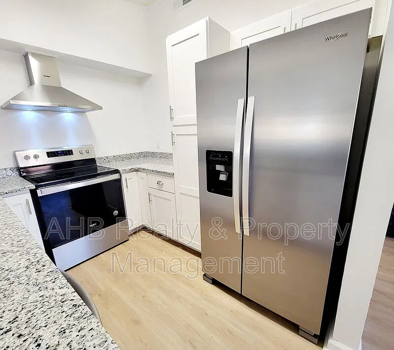 3 bed, 1.5 bath, $1,495 — Photo 3