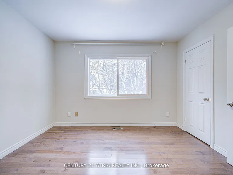 52 Applegate Cres — Photo 15