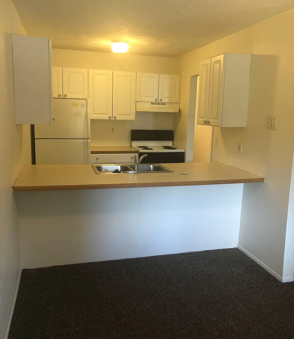 6 bed, 3520 sqft, $4,650 — Photo 4