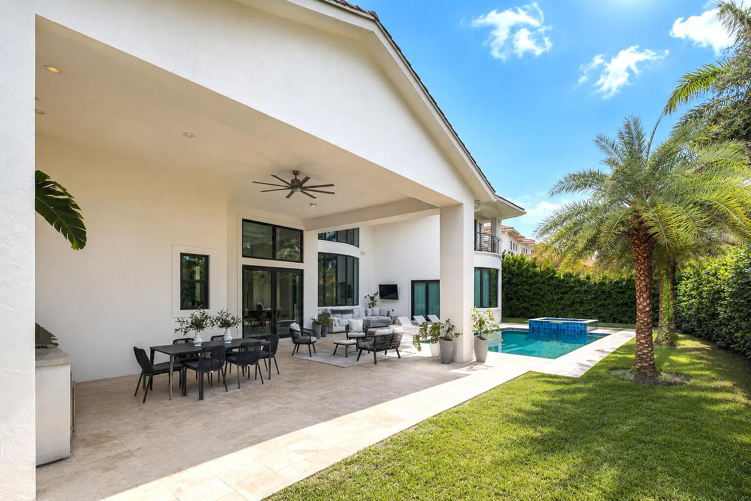 7 bed, 8.0 bath, 7437 sqft, $30,000 — Photo 4