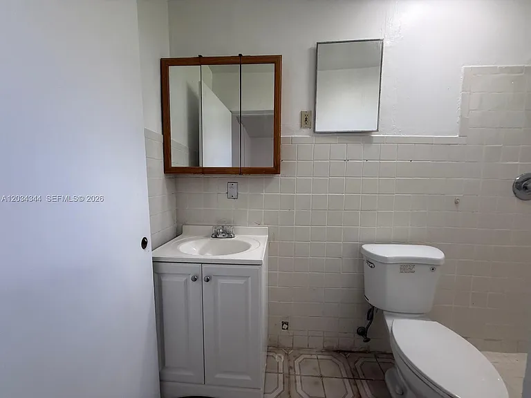 120 NE 7th St #2 — Photo 6