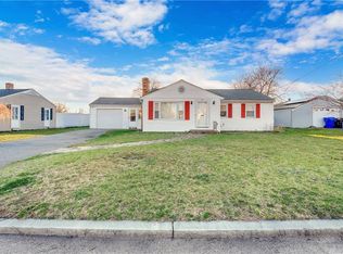 92 Weeden St E, Providence, RI 02903