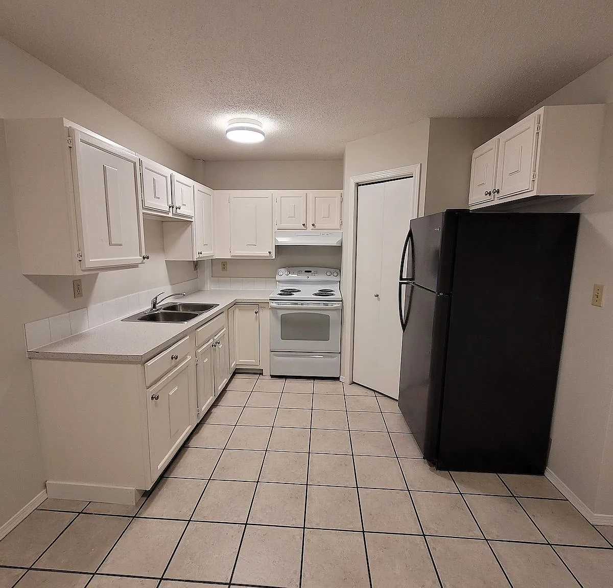 3 Bedroom in Southwood — Photo 3