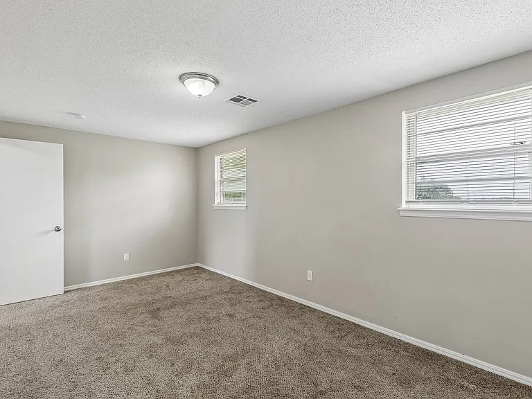 5825 NW 72nd St — Photo 29