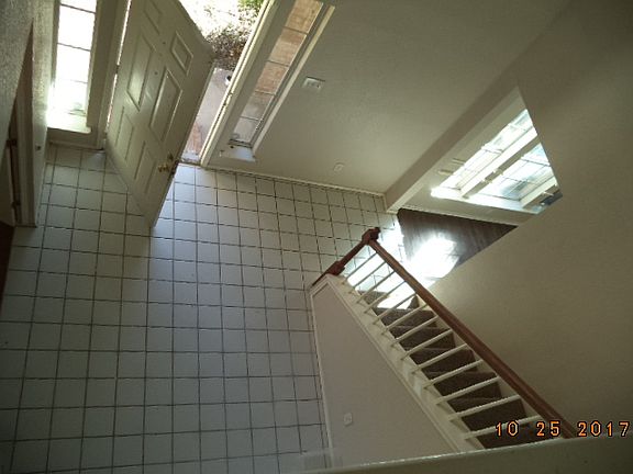 5th image of 2221 Loretta Ln