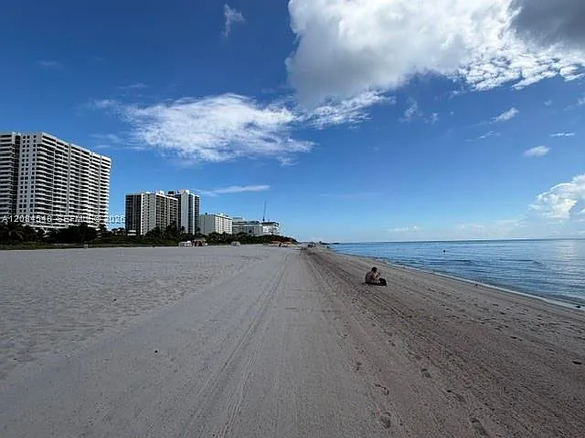 The Riviera Condo — Photo 4