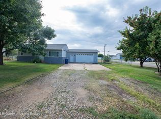 610 1st Ave SW, Dickinson, ND 58601
