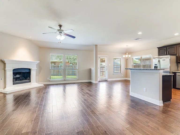 495 Chandler Ct — Photo 3