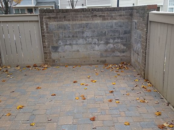 4th image of 20001 Wolfdale Ct