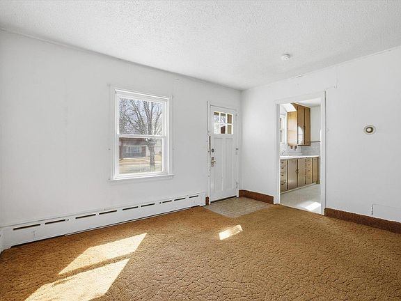 4th image of 709 Michigan St
