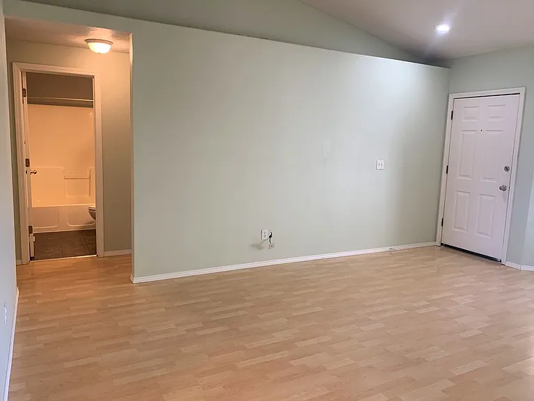 6902 N Prescott Ave — Photo 19