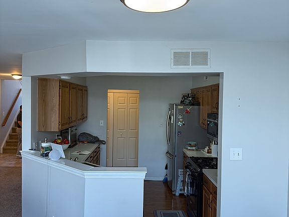 4th image of 218 E Village Ln