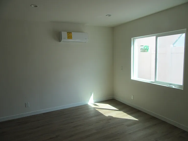 3008 1/4 S West View St #1/4 — Photo 18