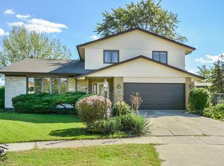 15421 Maple Ct, Oak Forest, IL