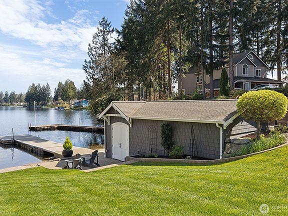 5th image of 4022 Long Lake Drive SE