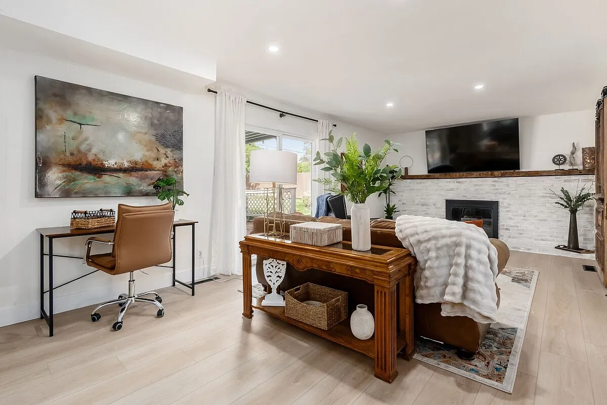 4 bed, 2.5 bath, 2029 sqft, $6,200 — Photo 3
