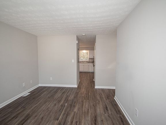 4th image of 140 N Cherry St APT 4