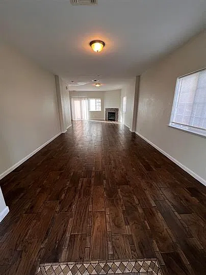 4 bed, 3.5 bath, 1971 sqft, $2,395 — Photo 3