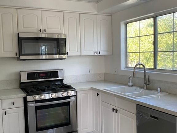2nd image of 4036 Boundary St